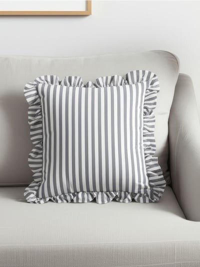 Okrasna blazina z volančkom