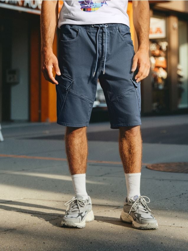 Sinsay - Pantaloni scurți jogger, din denim - indigo