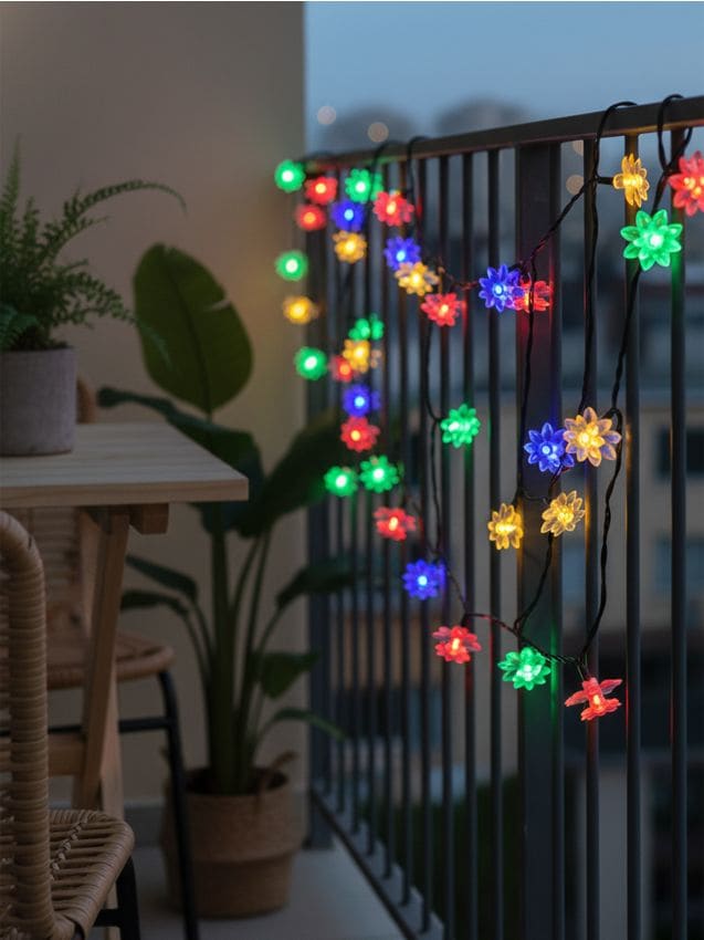 Sinsay - Ghirlandă LED solară în formă de flori - alb