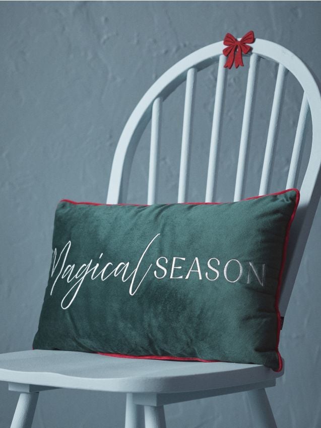 Sinsay - Pernă decorativă de Crăciun cu inscripție argintie „Magical Season” - verde-închis