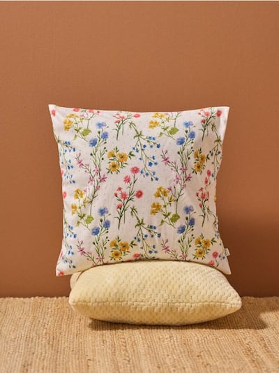 Prevleka za blazino z rožastim vzorom