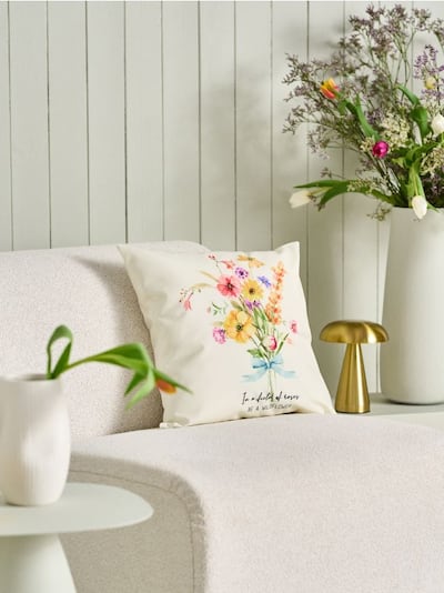 Jastučnica sa cvetnim uzorkom