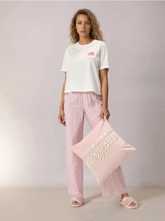 Sinsay - Față de pernă decorativă cu inscripție din paiete Good Morning gorgeous - roz