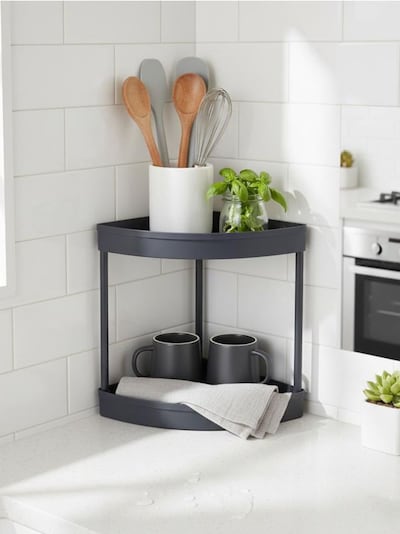 Dwupoziomowa półka narożna z wycięciami w kwiaty