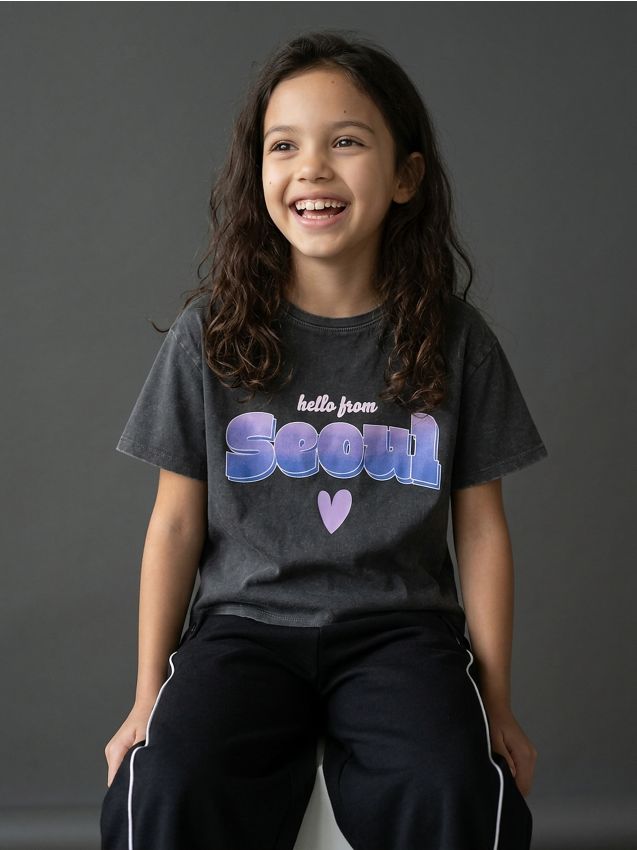 Sinsay - Tricou oversized din bumbac, cu text Seoul - gri-închis