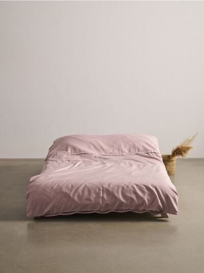 Сатенен комплект спално бельо с декоративно покритие