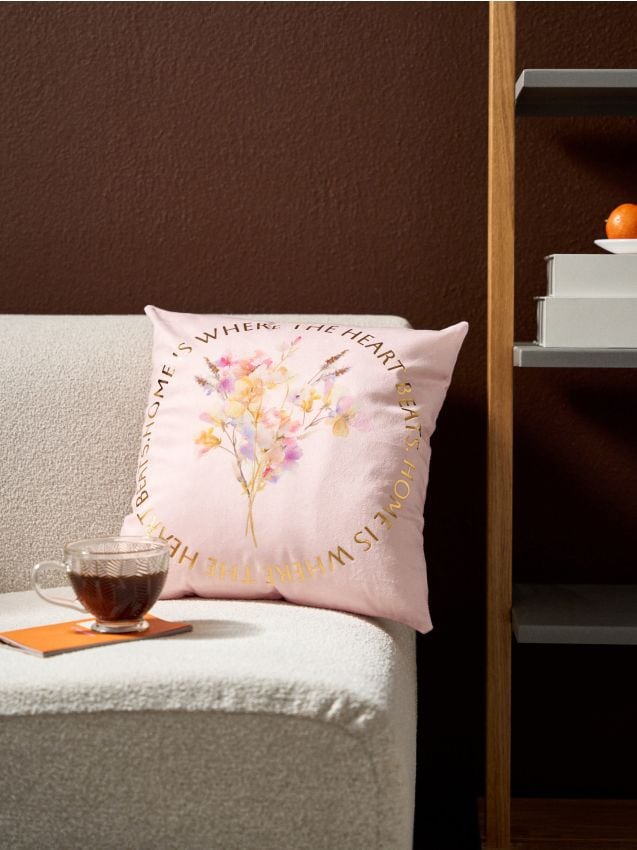 Sinsay - Față de pernă cu motiv floral și inscripție - roz-pastel