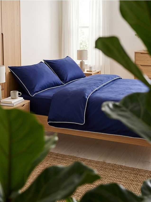 Set di biancheria da letto in raso con finitura decorativa - blu scuro