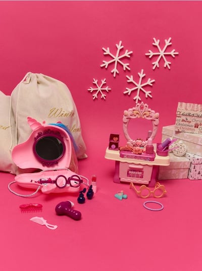 Torbica v obliki samoroga z dodatki