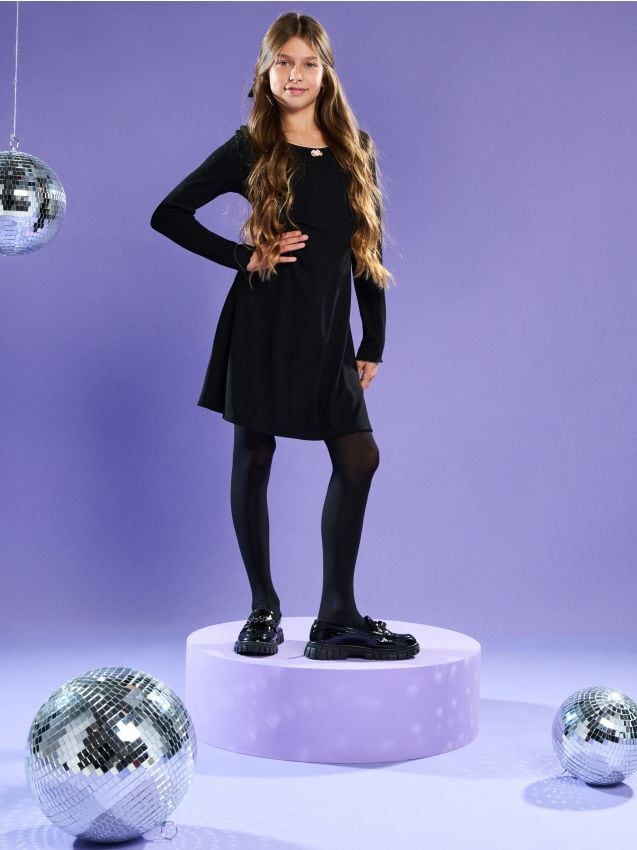 Sinsay - Rebrované šaty s dlhým rukávom a ozdobným lemom - čierna