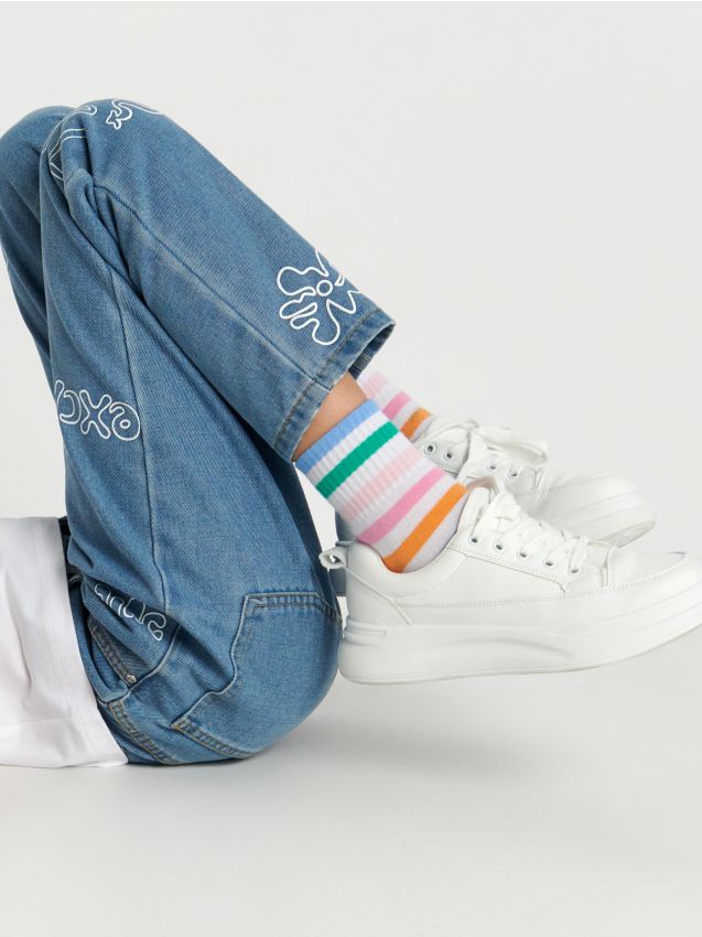 E-shop Sinsay - Tenisky z imitácie kože - biela
